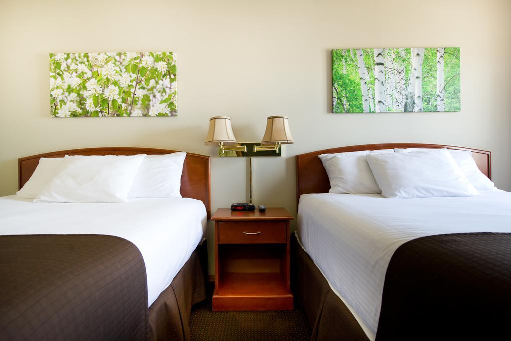 Riviera Motor Motel 3*